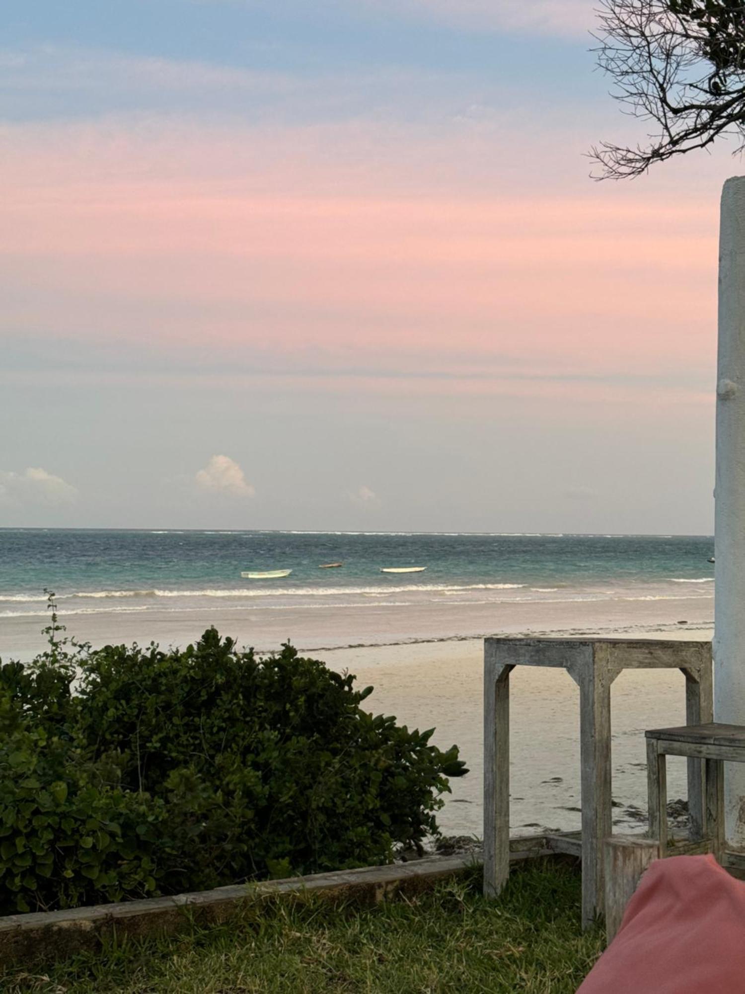 Ocean Paradise Beach Apartment Galu Bagian luar foto